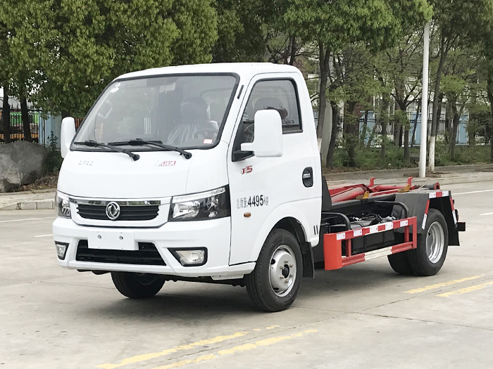東風(fēng)途逸勾臂式垃圾車(chē)